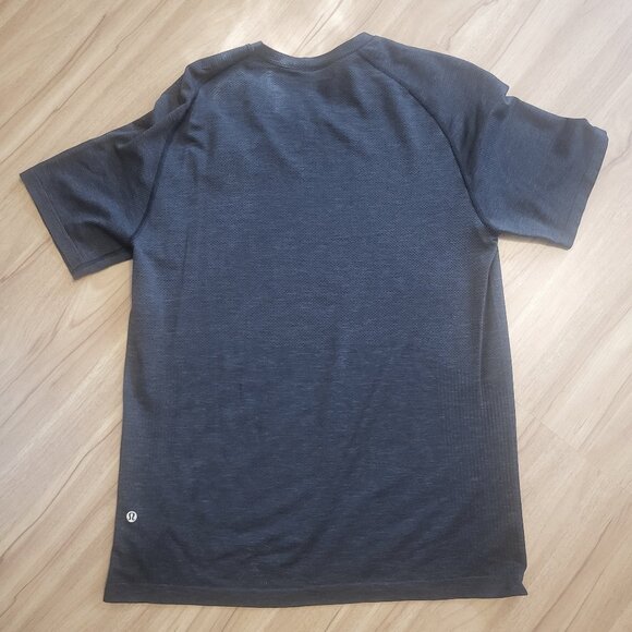 Lululemon Men's Metal Vent Tech Short-Sleeve Shirt GRAY - Picture 2 of 4